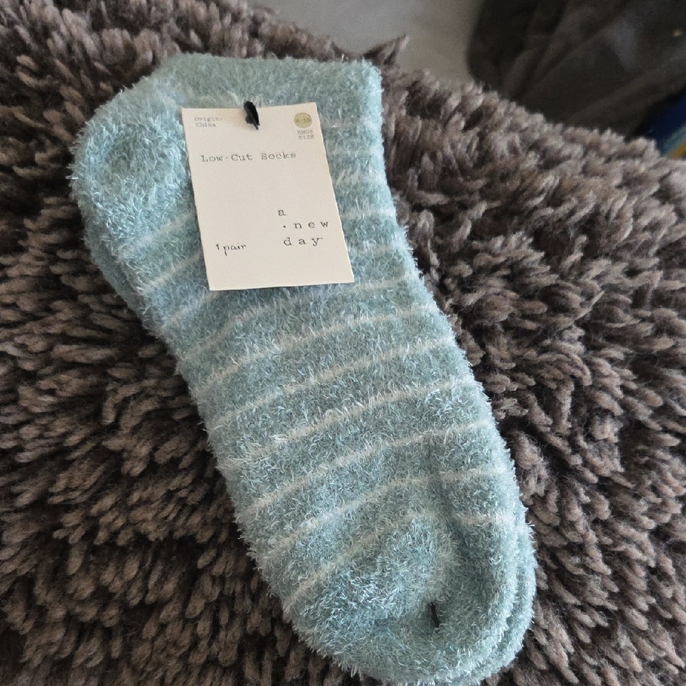 NWT Fuzzy Low Cut Socks Blue Striped Cozy Soft